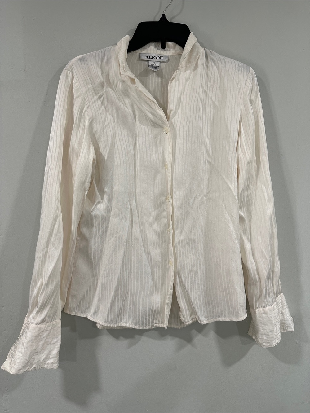 Alfani Ivory-White Long Sleeve Button Down Blouse size 6 100% silk missingbutton